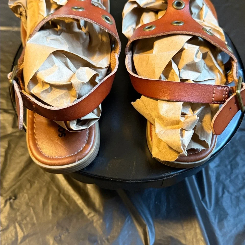 Sonoma Women’s Size 9 Leather  Adjustable Sandals